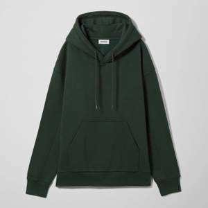 Jätteskön hoodie i mörkgrön färg! Skriv för fler frågor 😘🤪