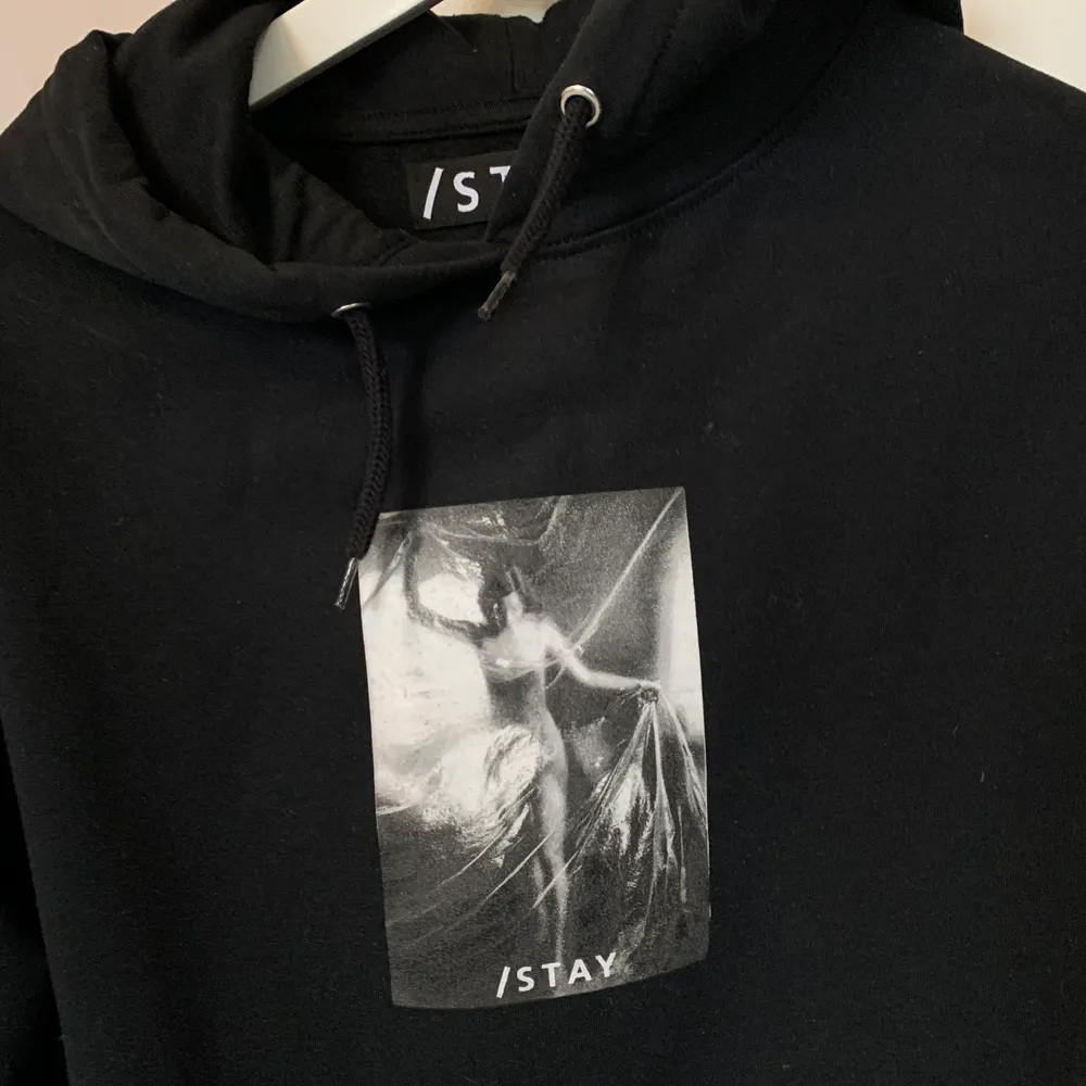 Tröja i mycket bra skick, även fast den är mycket använd!. Hoodies.