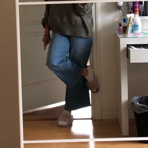 Wide leg jeans  - Kommer från hm, sitter jätteskönt och snyggt. Högmidjade 