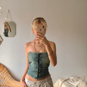Jeanstopp - Supercool topp i jeanstyg med med snörning! Skriv för mer info!❣️