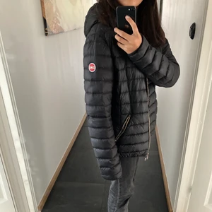 Colmar - Storlek 42 (S/M) säljer då den är för stor, finns lagade hål (skriv för fler bilder)