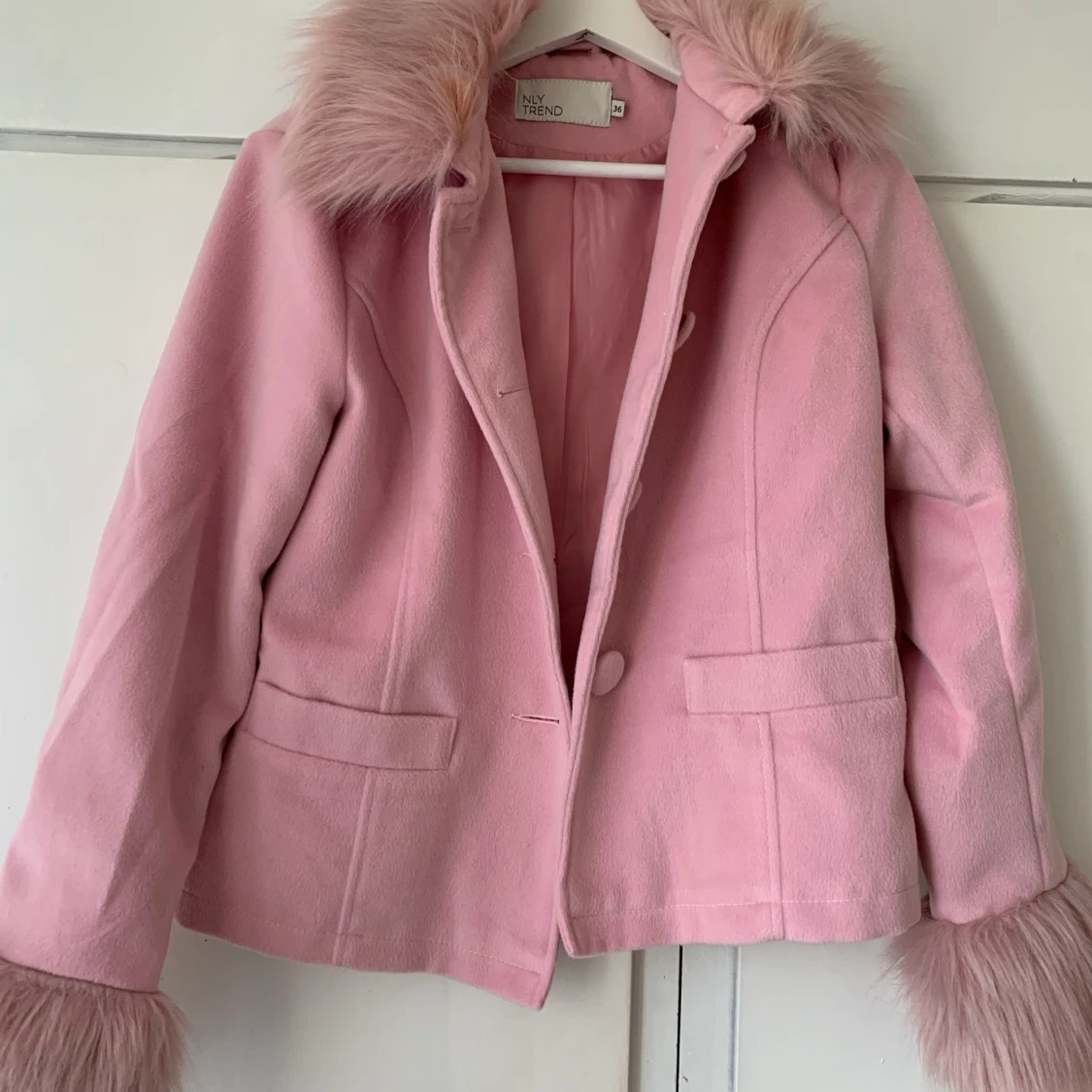 Rosa fluffig jacka  - 90