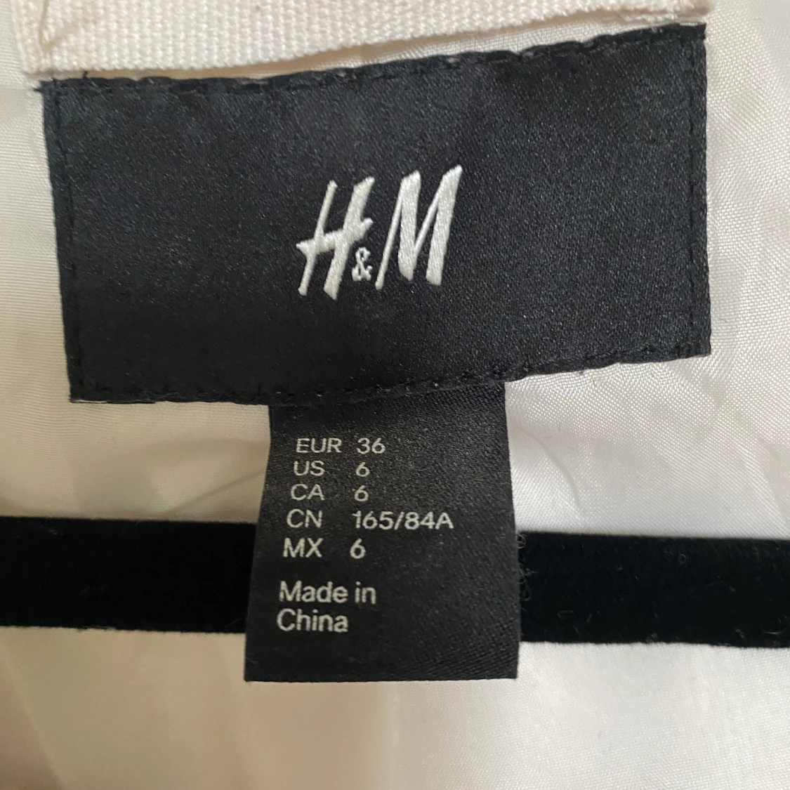 Vit kappa i fuskpäls från H&M - 91
