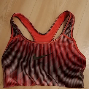 Sporttop - Superfin Nike storttop, 50kr +frakt