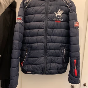 Royal POLO - Säljer min sambos royal polo jacka i bra skick. storlek M