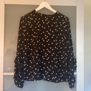 Blus  - Fin blus från Gina. 