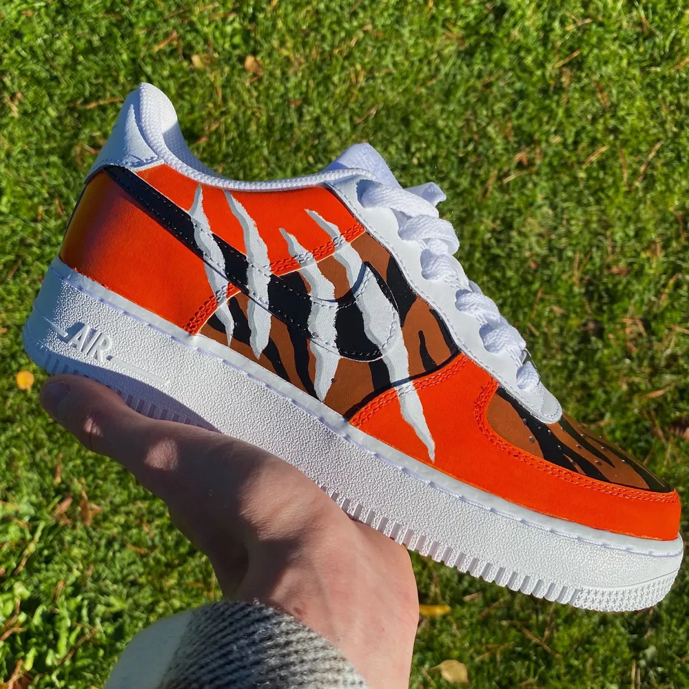 Custom Nike Air Force 1 i färgerna Orange & Tan - Helt nya och oanvända - Handmålade - Färgen är 