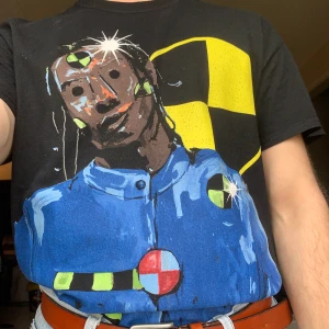 Asap Rocky merch  - Sällsynt Asap Rocky t-shirt från en EU tour han hade 🤩 Träjan är sparsamt använd och är i bra skick! Kontakta gärna vid frågor 🥰