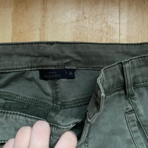 Byxor  - Ett par jeans ifrån Kappahl använda 1 gång bara ,  Fickorna går inte öppna stolek 38✨