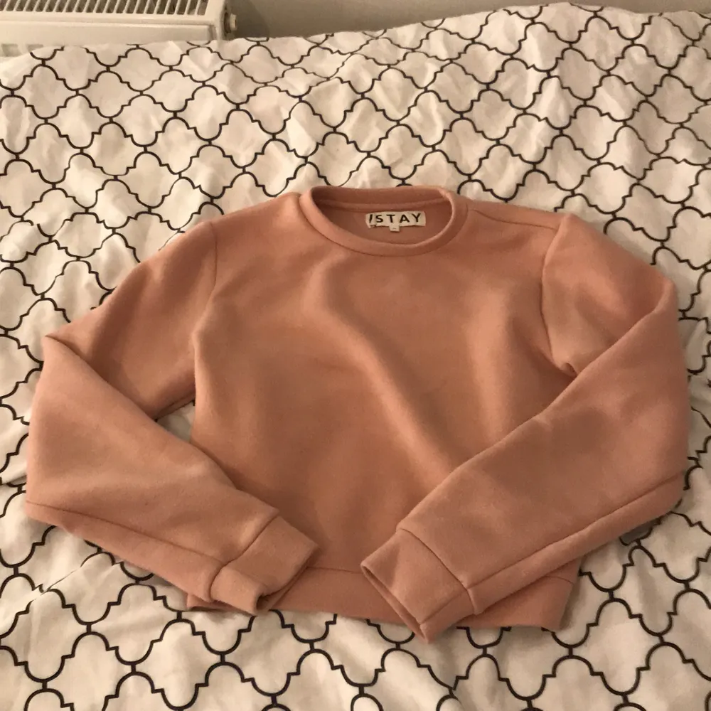 En rosa sweatshirt från Carlings. Sälja för den börjar bli för liten på mig och inte använd längre:/ skulle säga att de passar en xs-m. Tröjor & Koftor.