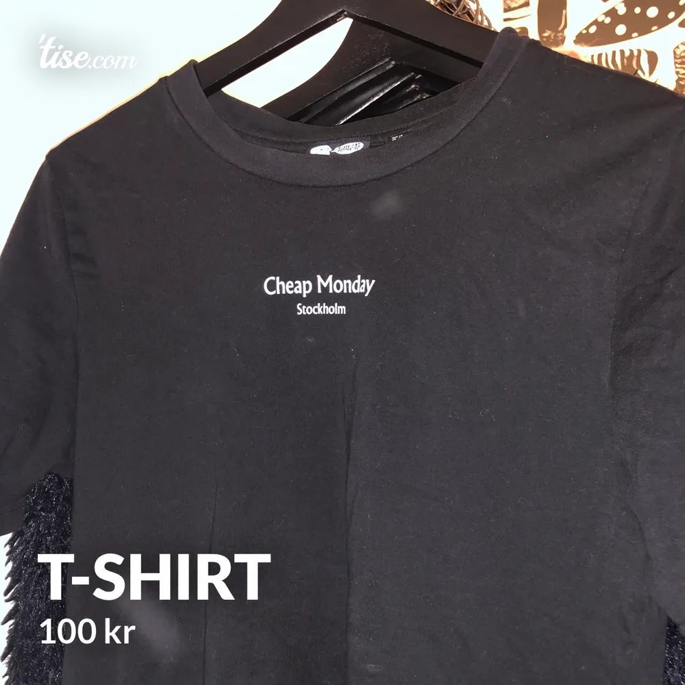 T-Shirt från Chep Monday i Xs. Fint skick, sparsamt använd🤍. T-shirts.