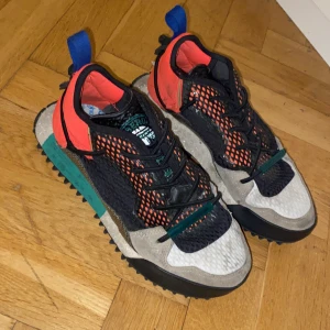 Adidas shos  - Ett par adidas som inte kommer till användning. Stl 38. Super sköna och passar till de mesta. 