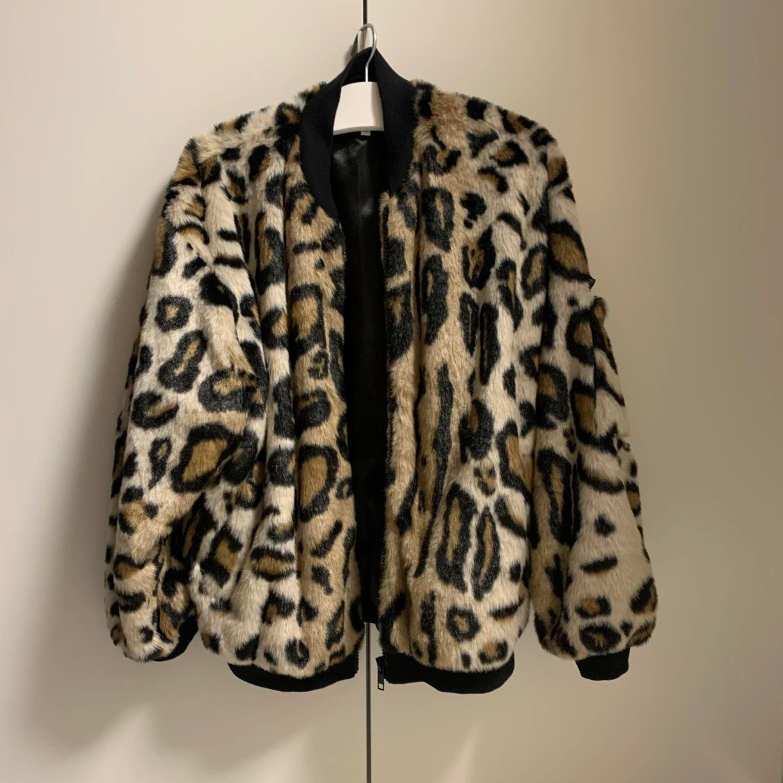 Päls jacka med leo print  - 90