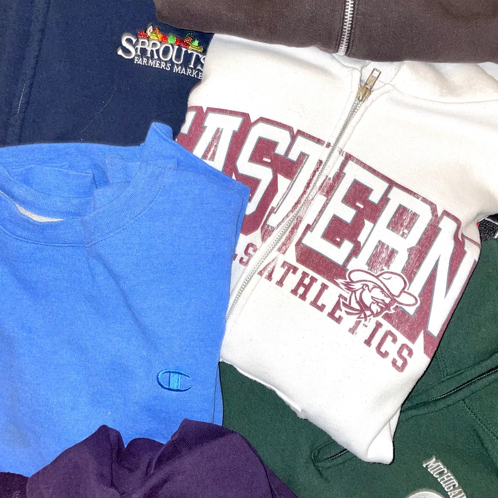 Tja! Har en del champion hoodies/sweatshirts till salu på min sida. Priser mellan 200-450kr! 🙏🏻. Hoodies.