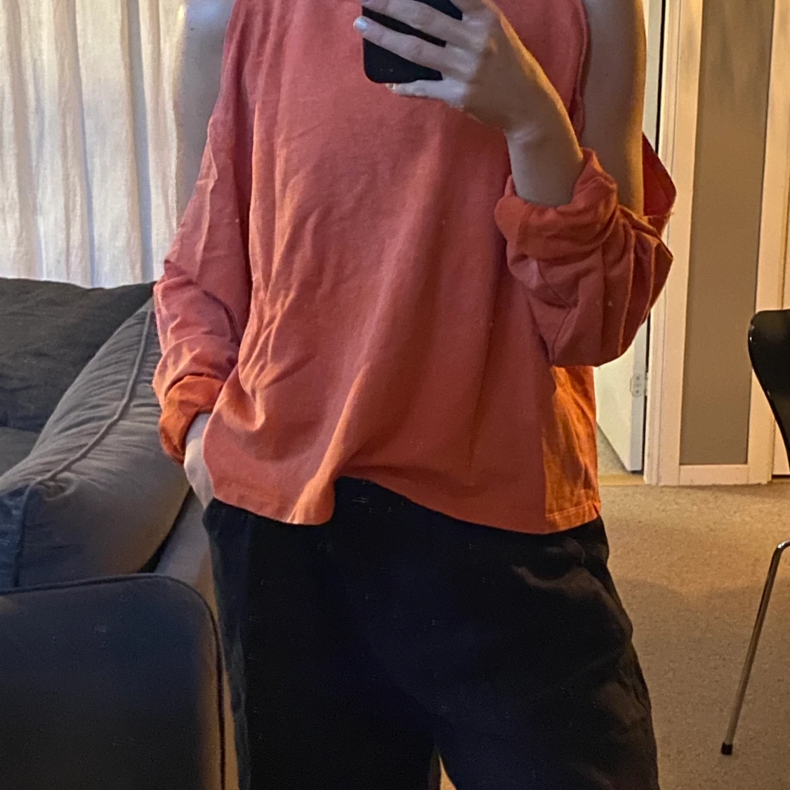 Tröja med hål över axlarna