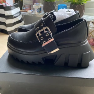 Lamoda platåskor - Aldrig använda skor från lamoda! Kommer med boxen🦋 