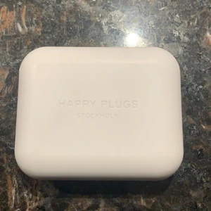 Happy plugs  - Vita Happy plugs som är nyköpta och är Bluetooth konektade 