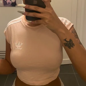 Adidas rosa topp  - Storlek S
