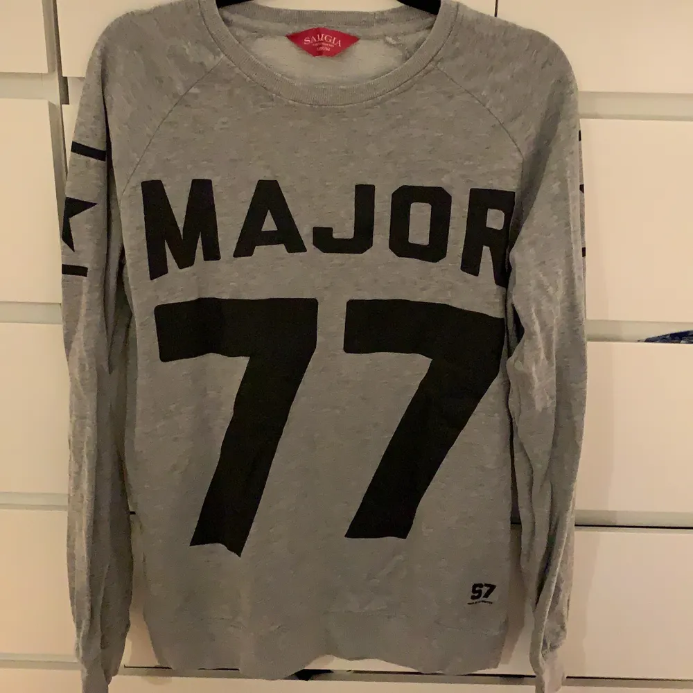 Säljer denna Major tröja i storlek M. Tröjor & Koftor.
