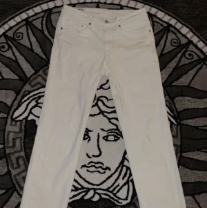 Jeans - Midjan: 30 Längden: 32  Nypris i butik: 400kr PRISET KAN ALLTID DISKUTERAS.