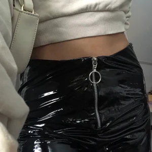 Lackbyxor - Lackbyxor från NELLY som sitter som en smäck. Frakt tillkommer <3