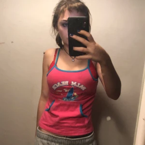 Gulligt linne - Bra kvalite använd ett par gånger fint tryck och en ficka