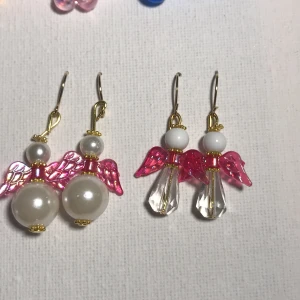 Ängel örhängen!!! - Kostar 25kr + frakt (11kr) jag har gjort de själva!! Jag kan mötad ihop i nyköping eller skicka!!