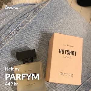 Linn Ahlborgs parfym ” Hotshot but hotter ”. Eau de parfum. Beställt ifrån Nordicfeel✨ Helt ny, flaskan är full.  Testat en gång för o lukta på den🎀  Köparen betalar frakt🤍