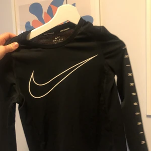 Träningströja Nike - Träningströja från Nike i storlek 137-147
