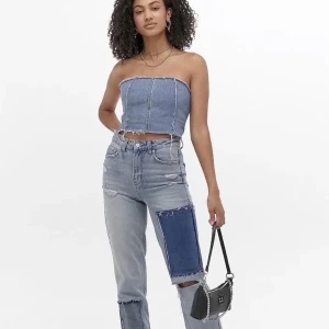 Korsettopp  - Korsett-topp från Urban Outfitters i one size, skulle säga att det är en S men går att göra både mindre och större eftersom man spänner den själv i ryggen (bild 3). Använd 2-3 gånger, jättecool och passar till det mesta! 