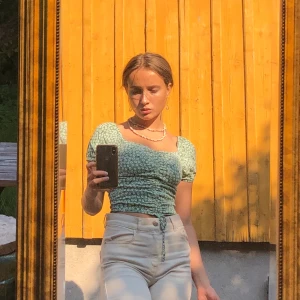 Blus - Skitsnygg blus som är figursydd