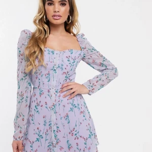 Klänning  - Aldrig använt! 