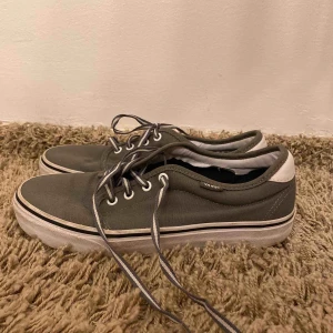  - Säljer dessa band skor, dem kommer inte riktigt till nytta så har knappt använt dem. Pris kan diskuteras🥰 