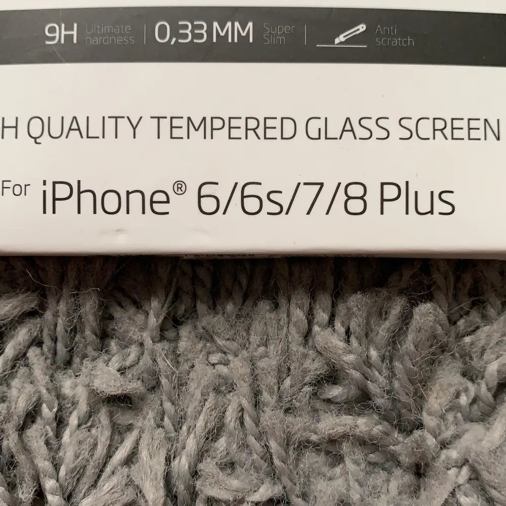 Ett helt nytt skrämsydd till iPhone 6/7/8 plus modeller🥰Har endast öppnat förpackningen men inte använt, pga att skärmskyddet inte passade den nya telefonen jag köpte och att jag nu inte har någon användning av det. Köptes för 199 kr. Frakt ingår.. Övrigt.