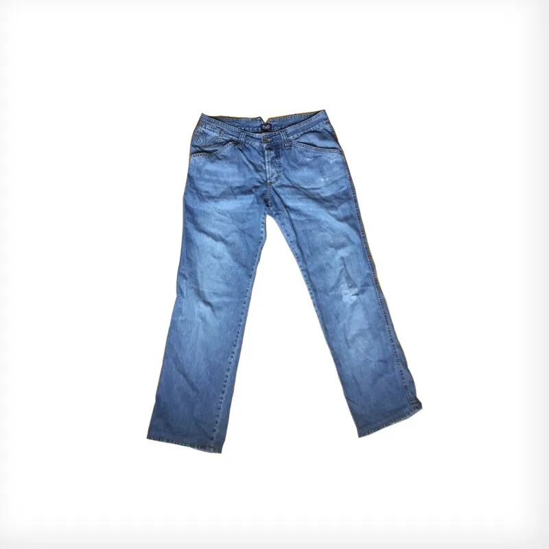 Ett par sköna jeans. Pris kan diskuteras. Jag fraktar över hela Sverige där köpare står för fraktkostnad. Betalning sker via Swish! . Jeans & Byxor.