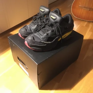 Adidas x raf simons osweego - liten repa på sidan