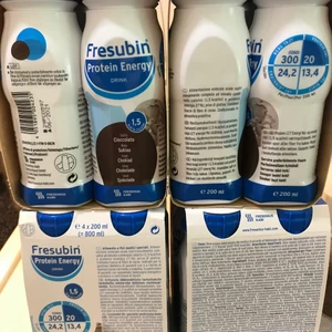 Protein energy drink - Säljer Protein Energi drinkar från fresubing, väldigt näringsrik. Bar att drika när man inte får i sig så mycket näring genom exempelvis mat. Har ca 53 st av de blåa som är med chocklad och de andra är bara styckvis med olika smaker. Packetpris 4st 100kr