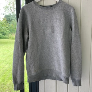 Gant swatshirt - Väldigt fin gant swatshirt i nytt skick, köparen står för eventuell frakt:)