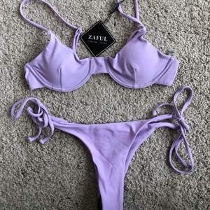 Superfin oanvänd bikini från ZAFUL i denna trendiga och jättefina lila färg Frakt tillkommer på 44 kr! 
