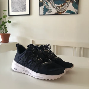 Arkk skor - Arkk of Copenhagen, använda en gång. Lättviktsko och är bekväma att gå i. (frakt ingår ej i priset) 😊✌🏻