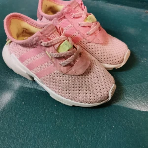 Adidas - Adidas originals POD-S3.1. Stl 24. Pris 100kr