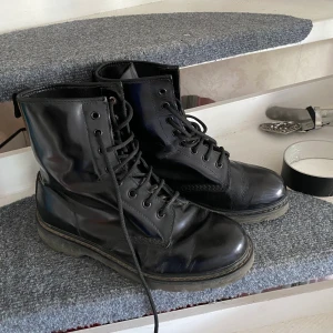 Kängor  - Asfeta skor, frakt: 66kr💞💞 hör av dig för intresse 