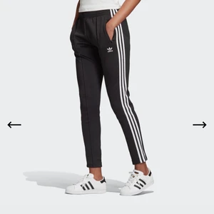 Adidas byxor - Säljer dessa helt nya, oanvända adidas byxor då de är för små för mig. Nypris 529kr.