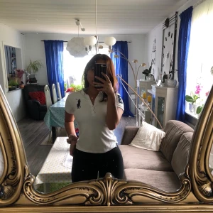 Ralph Lauren piké  - Jättefin Ralph Lauren piké som bara ligger i garderoben. Den är i använd skick därav priset☺️