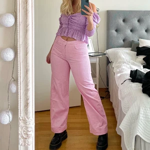 manchester byxor  - Världens finaste rosa manchesterbyxor från Weekday. Storlek 40 💘 bud från 100 kr! 