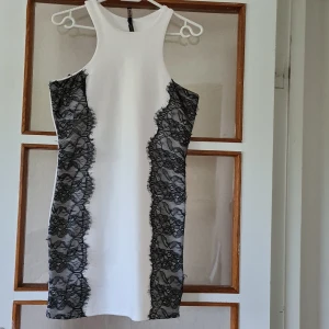 Klänning  - Har bara använt 1 gång,