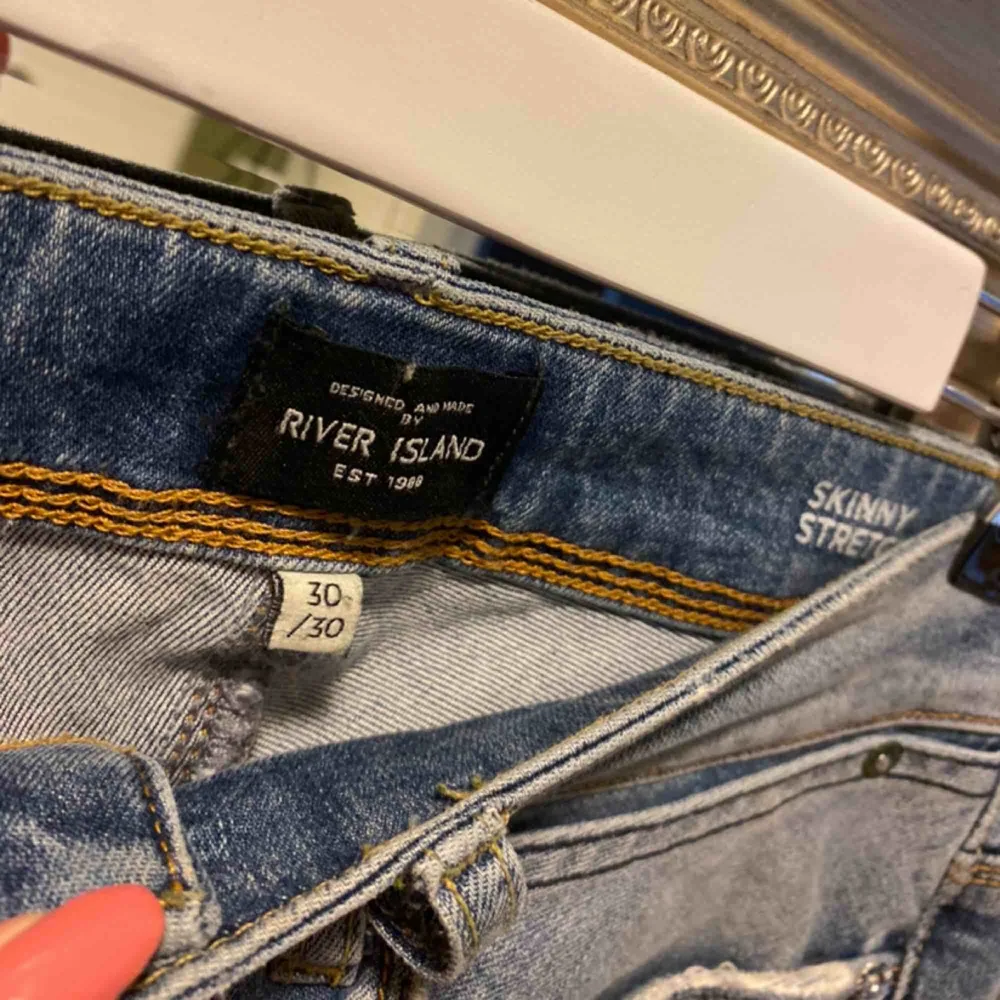 Snygga jeans från river island!  Hämtas hos mig eller skickas för 59 kr 💌. Jeans & Byxor.