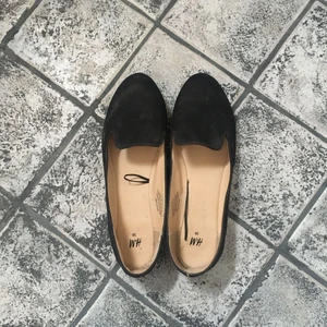  - Ballerinaskor från H&M i strl 38. 50kr, finns i Karlskrona, köparen står för eventuell frakt. Tar swish