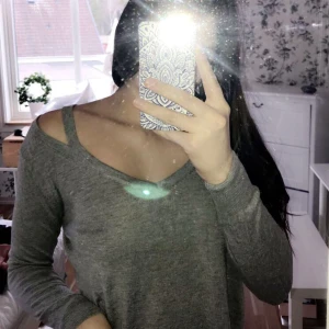  - Mysig grå tröja från Zara.Tar swish och du står för frakten😉