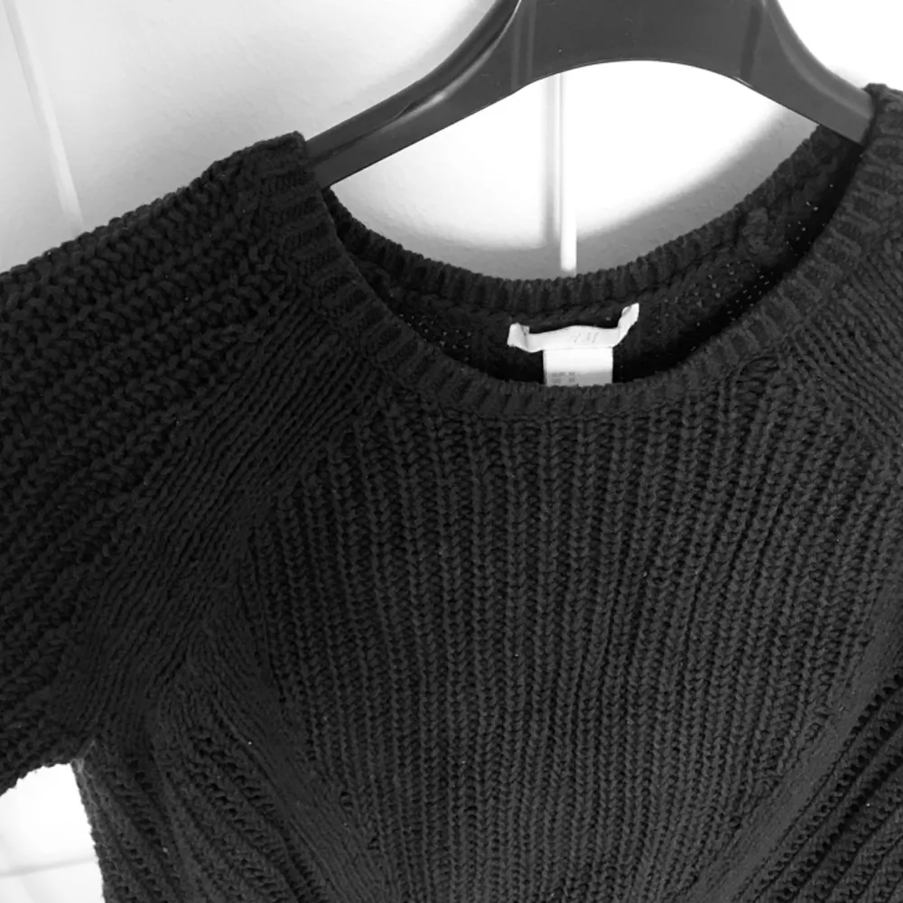 Basic mönsterstickad tröja i svart!. Tröjor & Koftor.